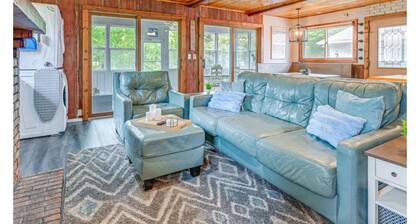 Family-Friendly Cabin Getaway On Castle Rock Lake Space to Relax & Play