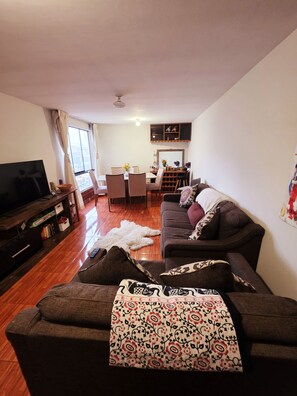 Living area - Bright and comfortable apartment close to Real Plaza - Pet friendly (Cusco)