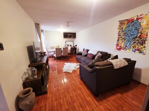 Living area - Bright and comfortable apartment close to Real Plaza - Pet friendly (Cusco)