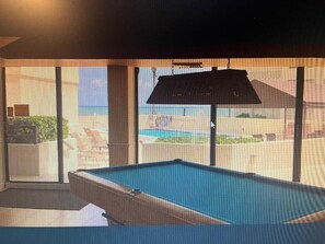 Games room - 2-bedroom condo on the Beach in South Palm Beach (South Palm Beach)