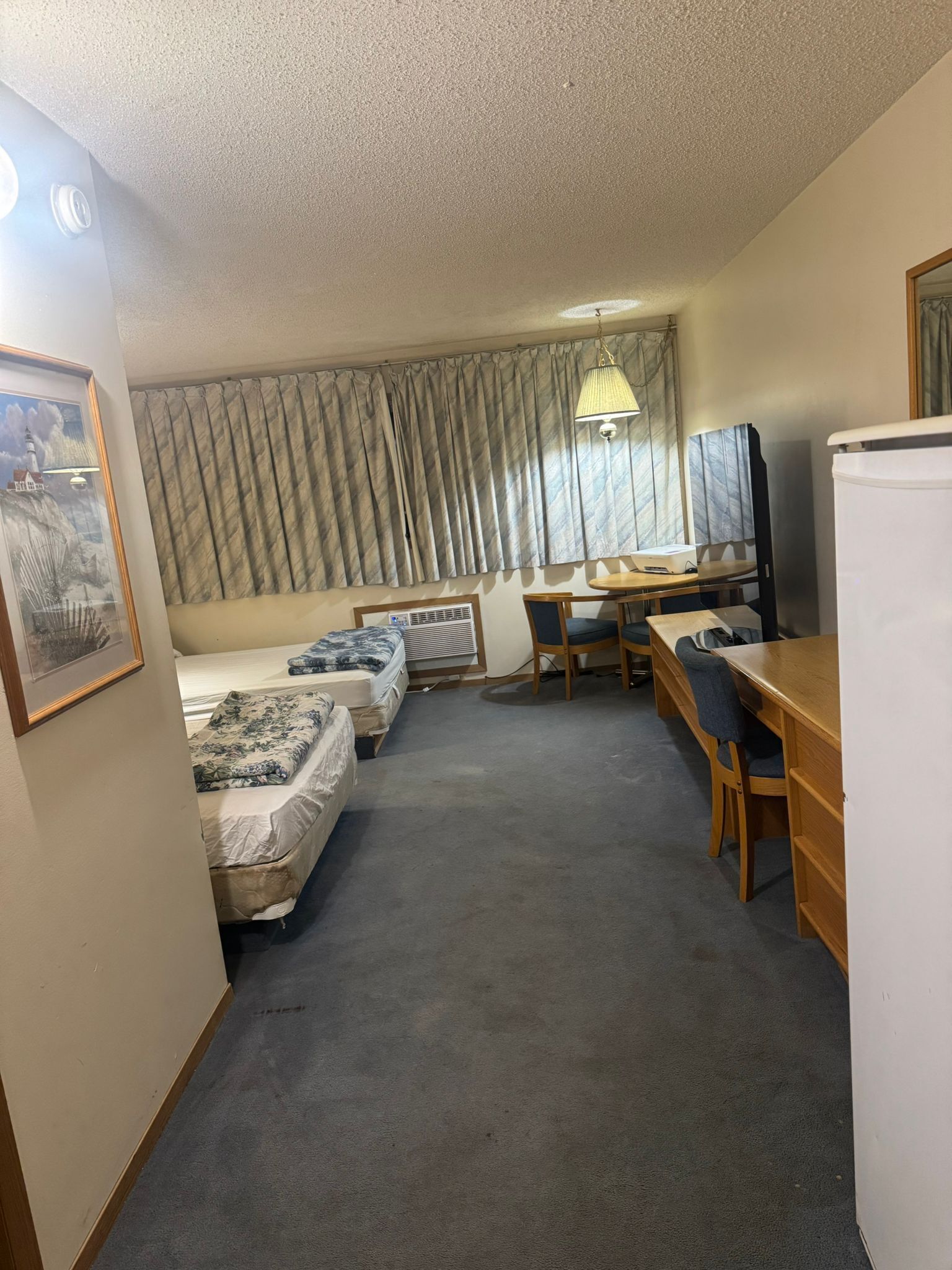 Kahden hengen huone (yksi tai kaksi sänkyä) | Työpöytä, kannettavalle tietokoneelle sopiva työtila, ilmainen Wi-Fi