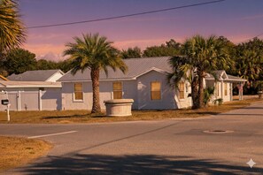 Property grounds - Bid-A-Wee Palms - Sleeps 12 - Close to the Beach (Panama City Beach)