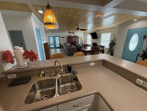 Interior - Bid-A-Wee Palms - Sleeps 12 - Close to the Beach (Panama City Beach)