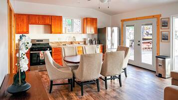 Micro-ondes, four, plaque de cuisson, lave-vaisselle