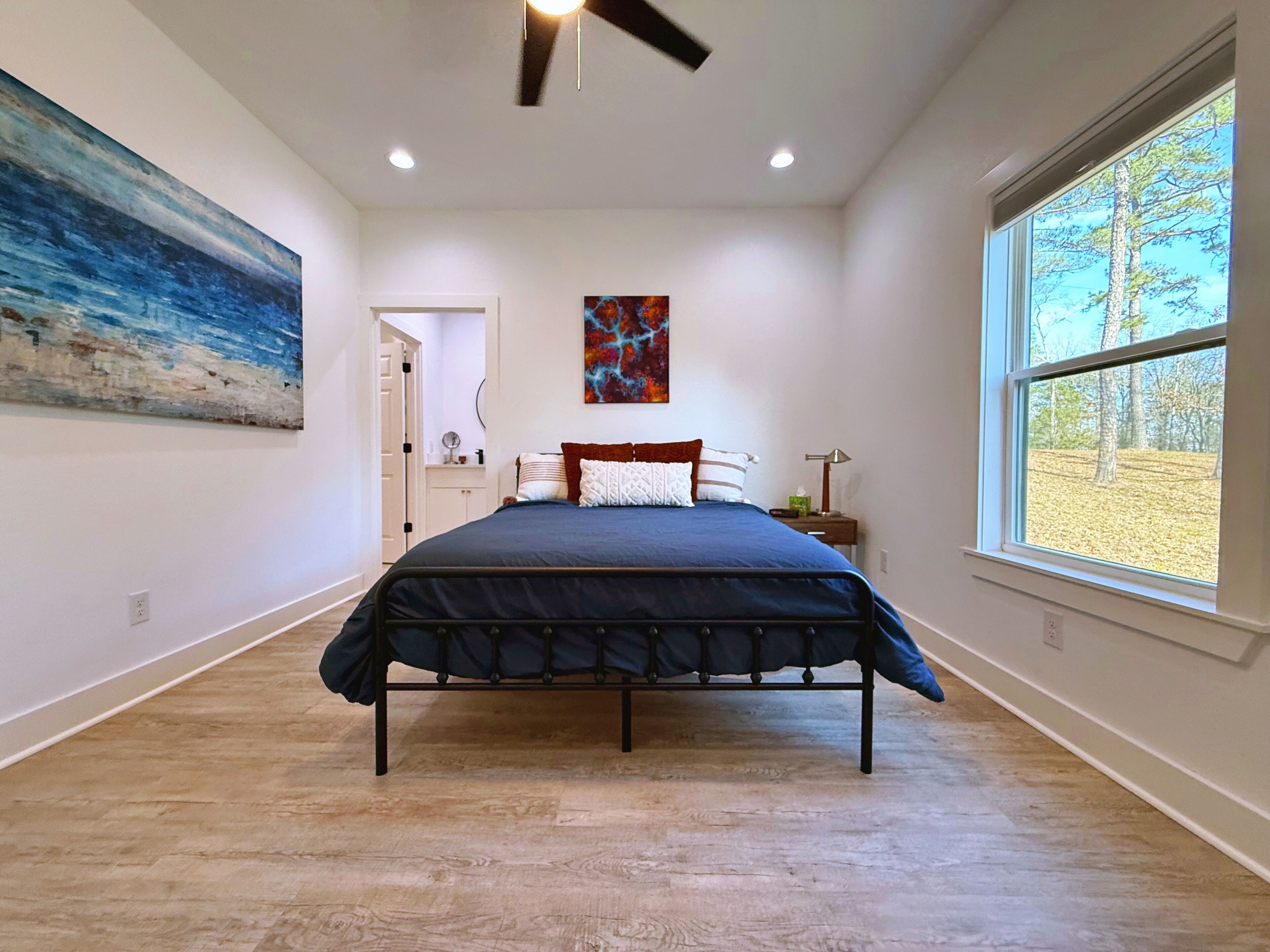2 habitaciones, tabla de planchar con plancha, wifi y ropa de cama 