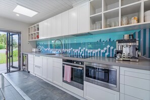 Oven, dishwasher, coffee/tea maker