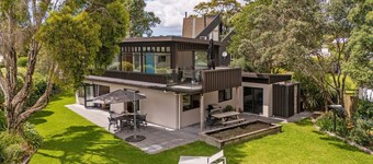 Hosts on the Coast Beach Access Retreat - Cooks Beach