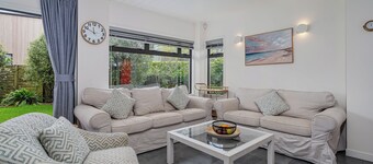 Hosts on the Coast Endeavour Coastal Charm