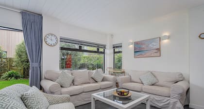 Hosts on the Coast Endeavour Coastal Charm