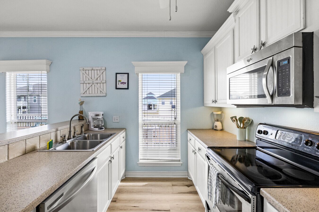 雪櫃、微波爐、焗爐、爐具