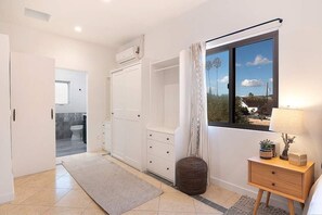 Interior - Private Central Studio · Near Beverly Hills (Beverly Hills)