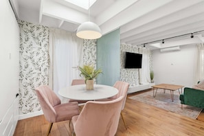 Dining - Stylish Studio in Pico-Robertson (Beverly Hills)