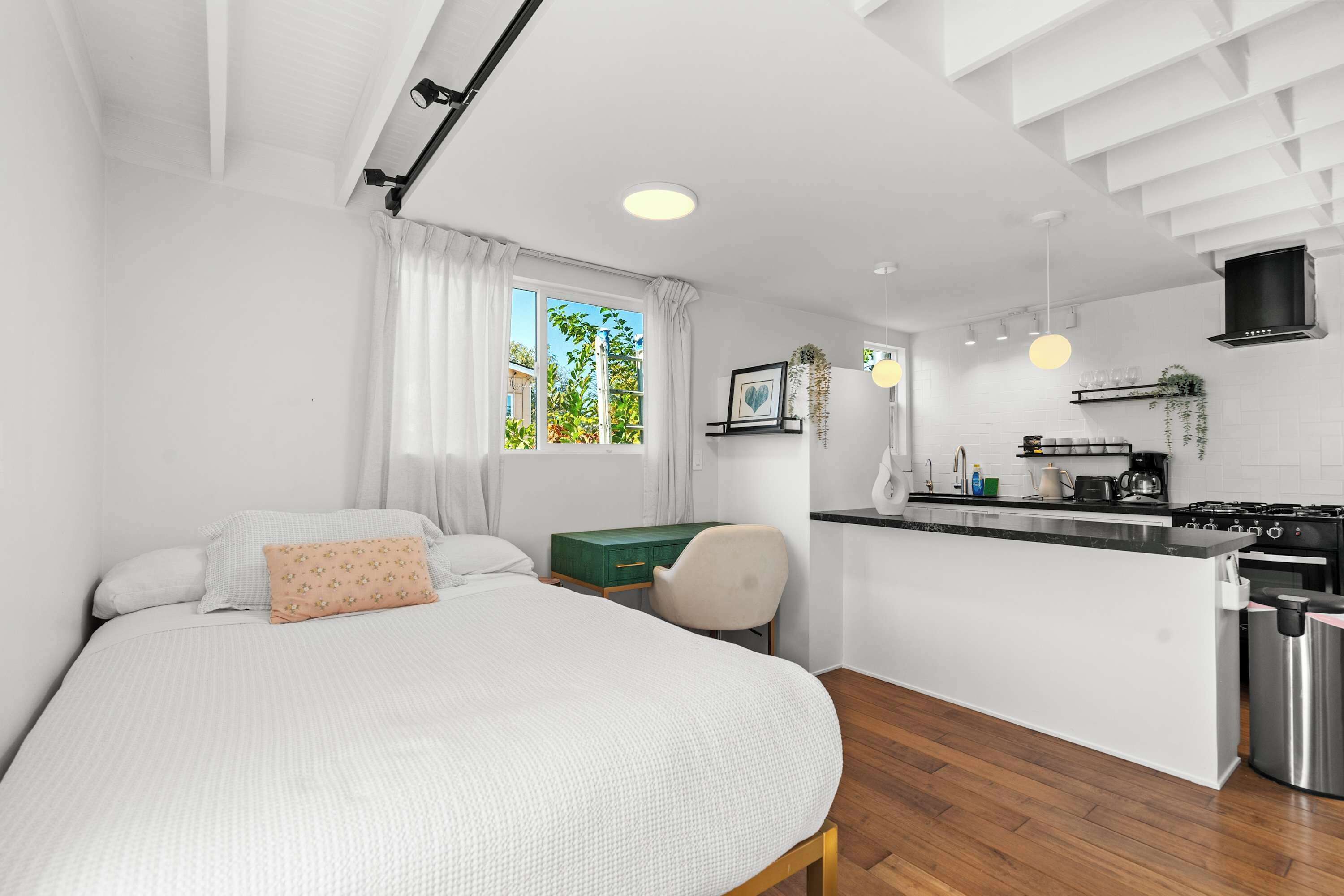 Bureau, fer et planche à repasser, Wi-Fi, draps fournis