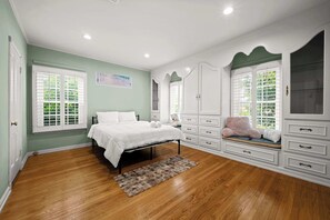 Bügeleisen/Bügelbrett, Reisekinderbett, WLAN, Bettwäsche