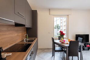 Kühlschrank, Ofen, Herdplatte, Geschirrspüler