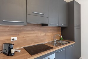 Réfrigérateur, four, plaque de cuisson, lave-vaisselle