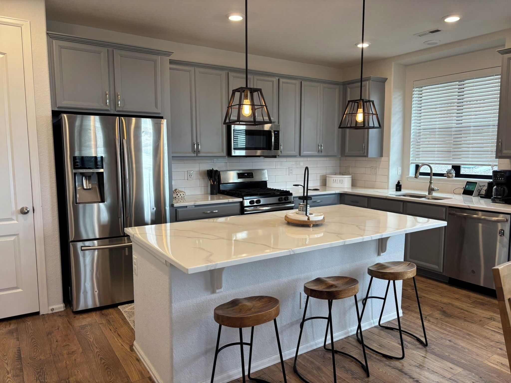 Micro-ondes, four, plaque de cuisson, lave-vaisselle