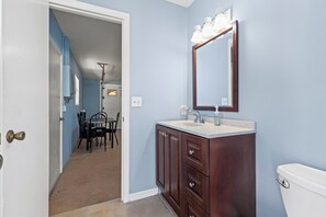 Interior - Superb 3-bedroom POOL home with central AC in charming Edgewater (Edgewater)