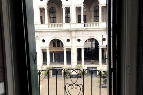 Room with private bathroom and stunning views in the heart of Vicenza