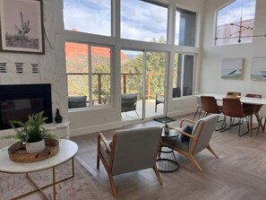 TV, fireplace, stereo - The Bouji Hippie Retreat w Amazing Views (Sedona)