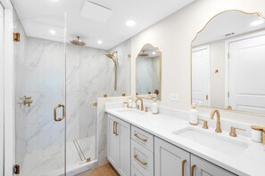 Condo, 1 King Bed (Portofino Island Resort 4-1908) | Bathroom - Portofino Island Resort 4-1908 (Pensacola Beach)