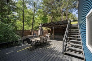 Outdoor dining - Lakefront Home with Boat Dock and Multiple Decks! (Williamstown)