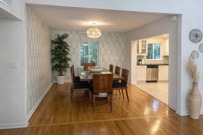 Dining - Private Tropical Oasis w/Pool in Prime West Palm Beach (West Palm Beach)