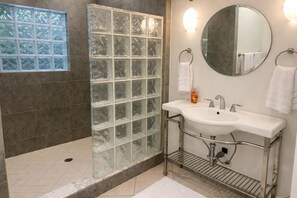Shower, hair dryer, towels, soap - Private Tropical Oasis w/Pool in Prime West Palm Beach (West Palm Beach)