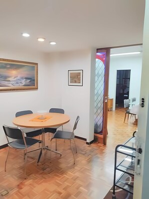 Dining - Spacious Ap, Downtown Buenos Aires, Colon Theater, Av. Corrientes, Families! (Buenos Aires)