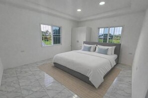 WiFi, bed sheets - Upstairs bedroom #5 - 10 minutes away from airport (Couva-Tabaquite-Talparo Regional Corporation)