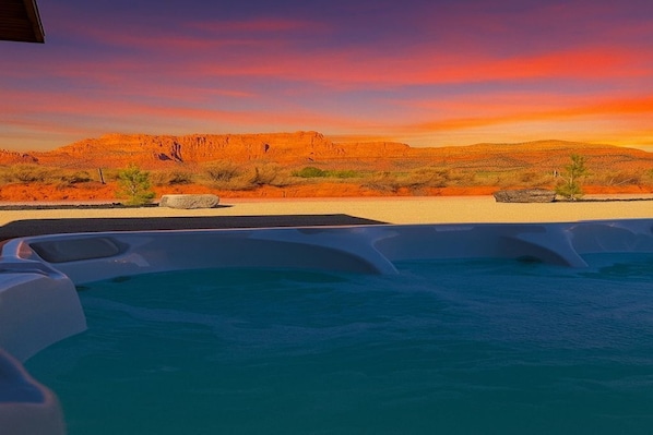 Outdoor spa tub - Modern Desert Cabin with Hot Tub & Sauna Access (Colorado City)