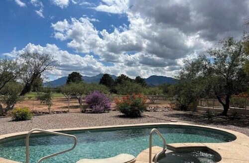 NEW 3 Bedroom home with Pool & Spa on the GolfCourse