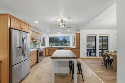 NEW 3 Bedroom home with Pool & Spa on the GolfCourse