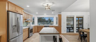 NEW 3 Bedroom home with Pool & Spa on the GolfCourse