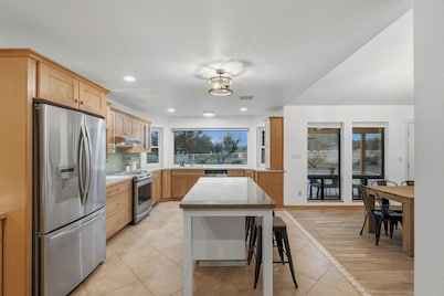 NEW 3 Bedroom home with Pool & Spa on the GolfCourse