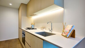 Fridge, microwave, oven, stovetop - Panoramic Melbourne Views from Southbank (Southbank)