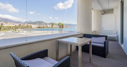 Luxury Seafront Apartment Private Terrace Crescent