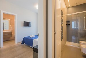 Dusche, Haartrockner, Bidet, Handtücher