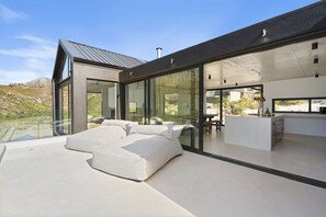 Outdoor dining - Nowhere Els - Three Bedroom House, Sleeps 6 (Cape Town)