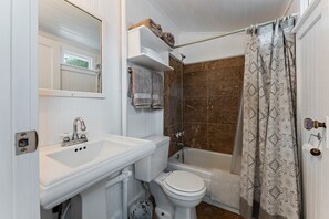 Towels, soap, shampoo, toilet paper
