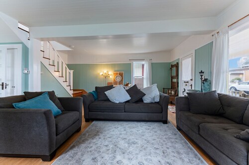 Mermaid Cove  Cottage Long Term Beach*Dog Friendly