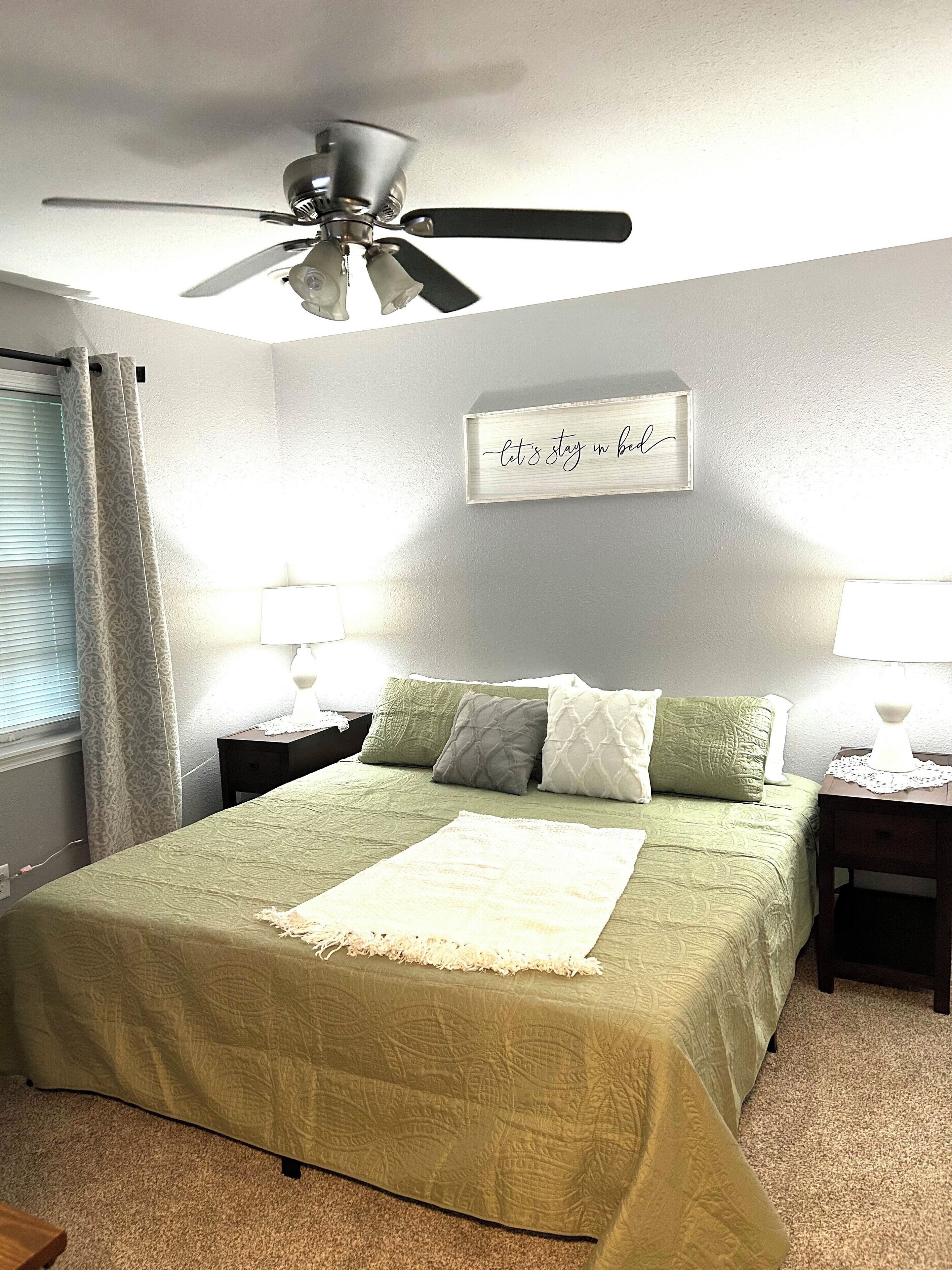 Silitysrauta/-lauta, Wi-Fi, vuodevaatteet