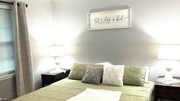 Silitysrauta/-lauta, Wi-Fi, vuodevaatteet