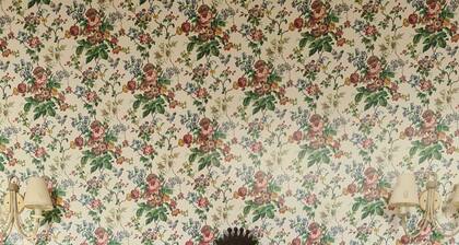 Suite in the English style at Le Château de la Coste