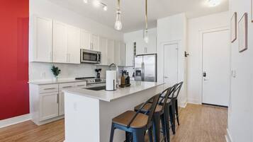 KylskÄp, mikrovÄgsugn, ugn och spishÀll