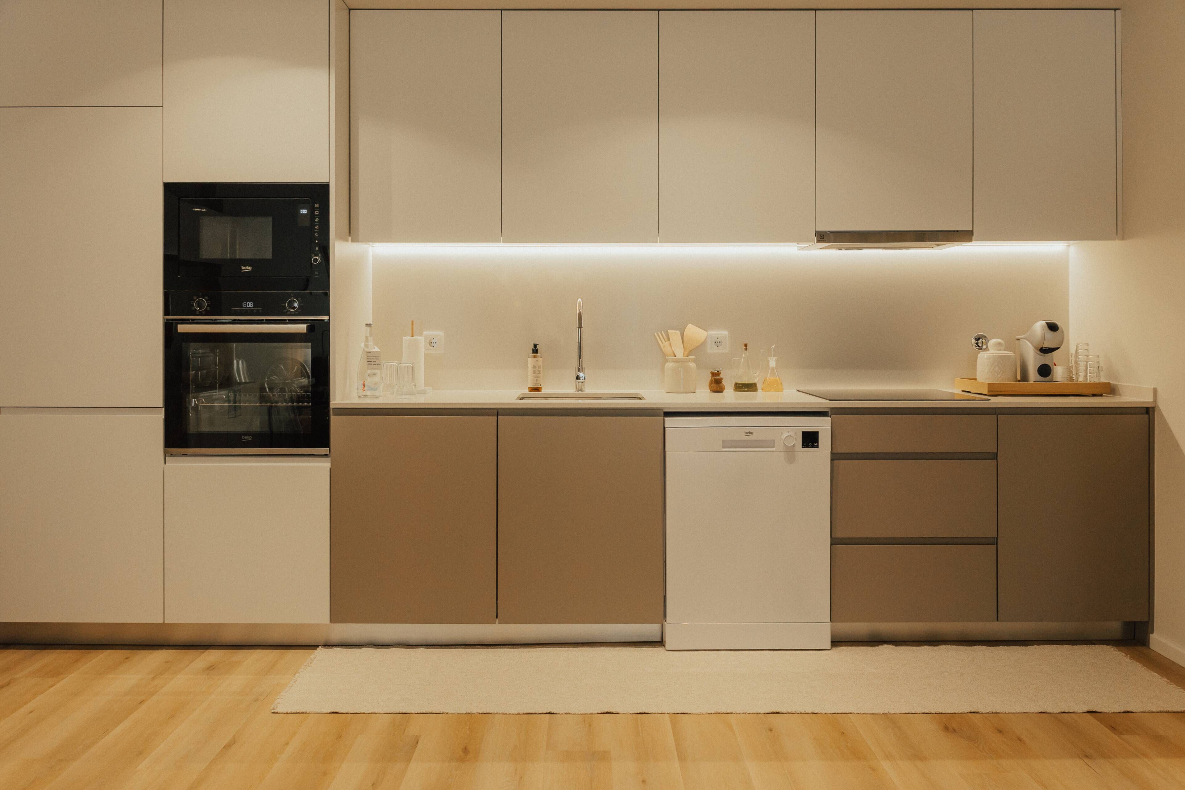 Coffee/tea maker, fridge, microwave, oven