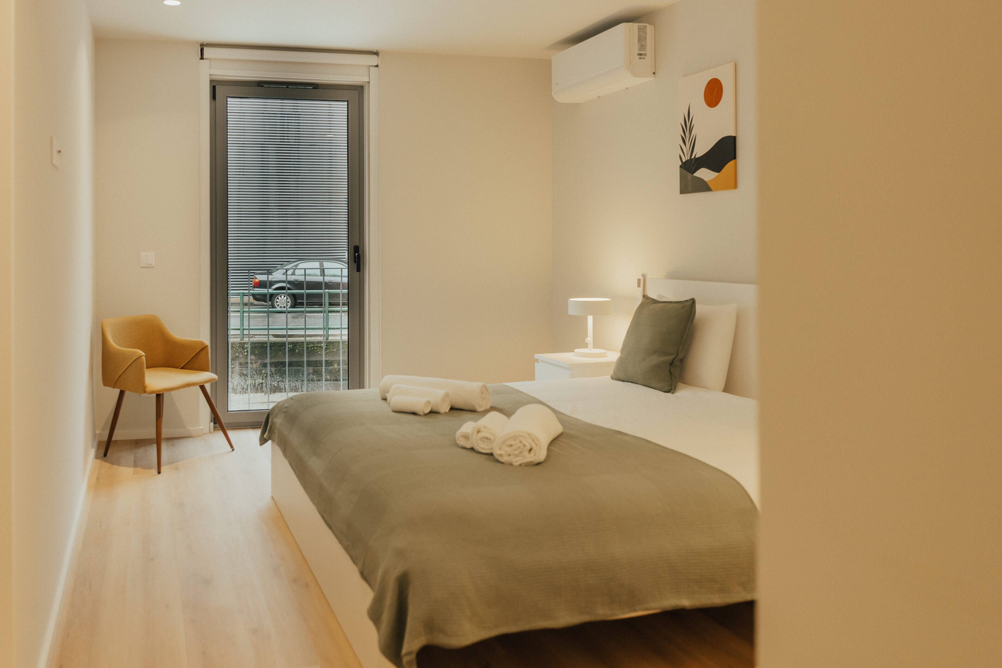 3 dormitorios, tabla de planchar con plancha, Internet y ropa de cama