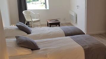 Cuna de viaje y acceso a internet