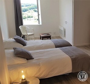 Cuna de viaje y internet 