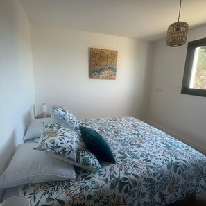 مكواة/لوح كي وواي فاي مجانًا وملاءات أسرّة